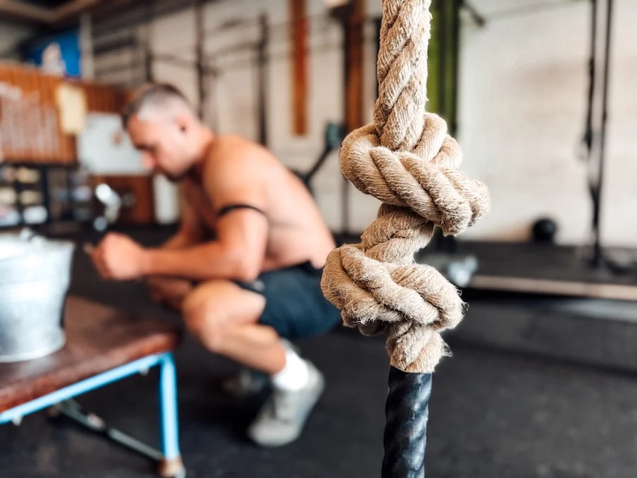 rope-climbs-technique-muscle-groups-and-variations